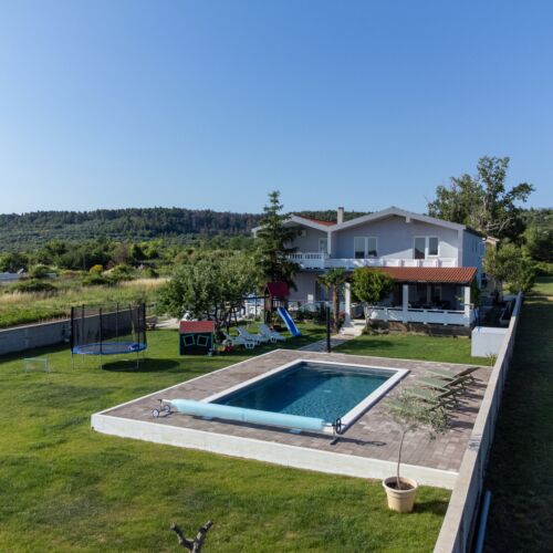 Apartmanok Családok Részére Medencével Ljubac, Zadar - 5831 Ljubač