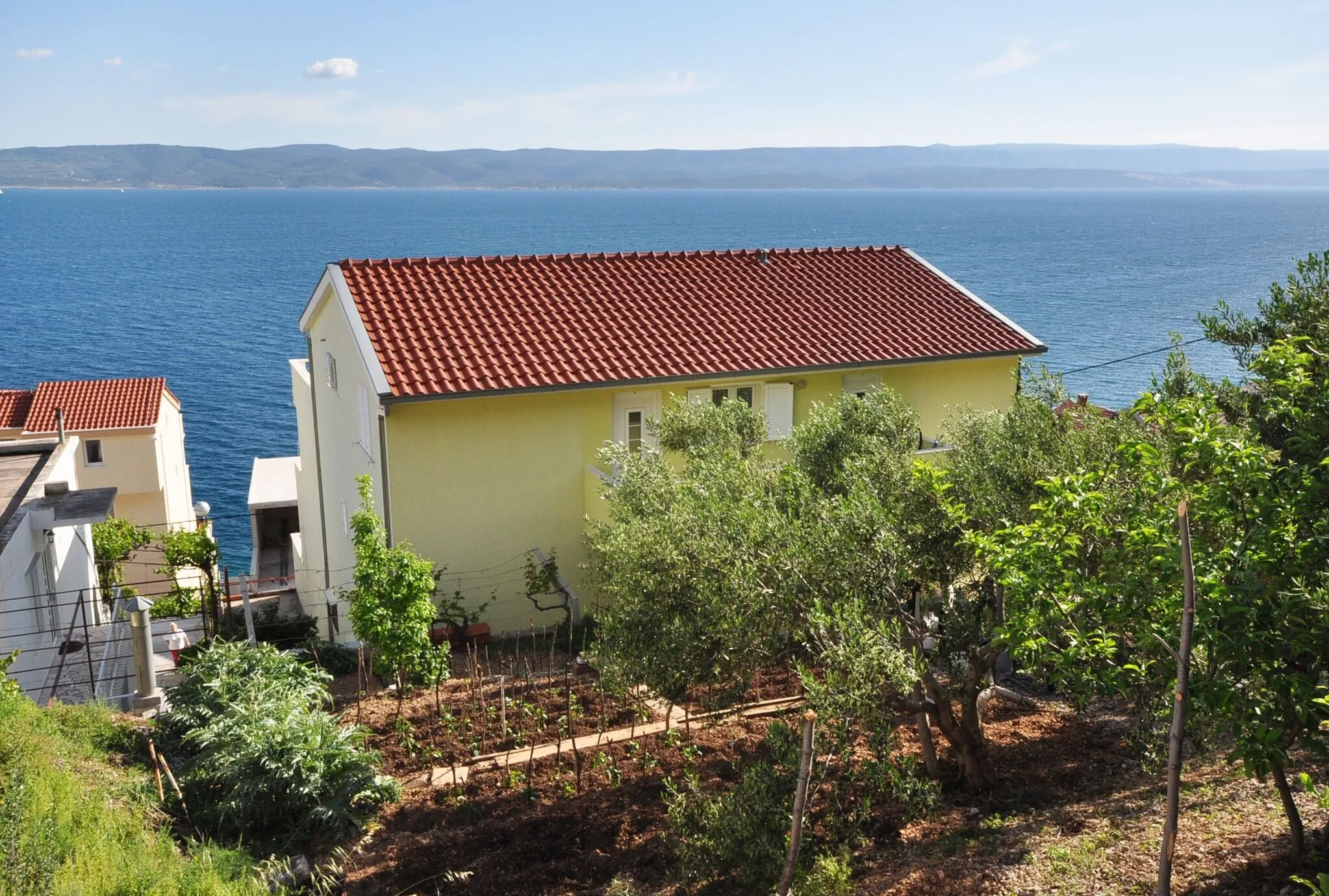 Apartmanok Parkolóhellyel Pisak, Omis - 2827 Pisak