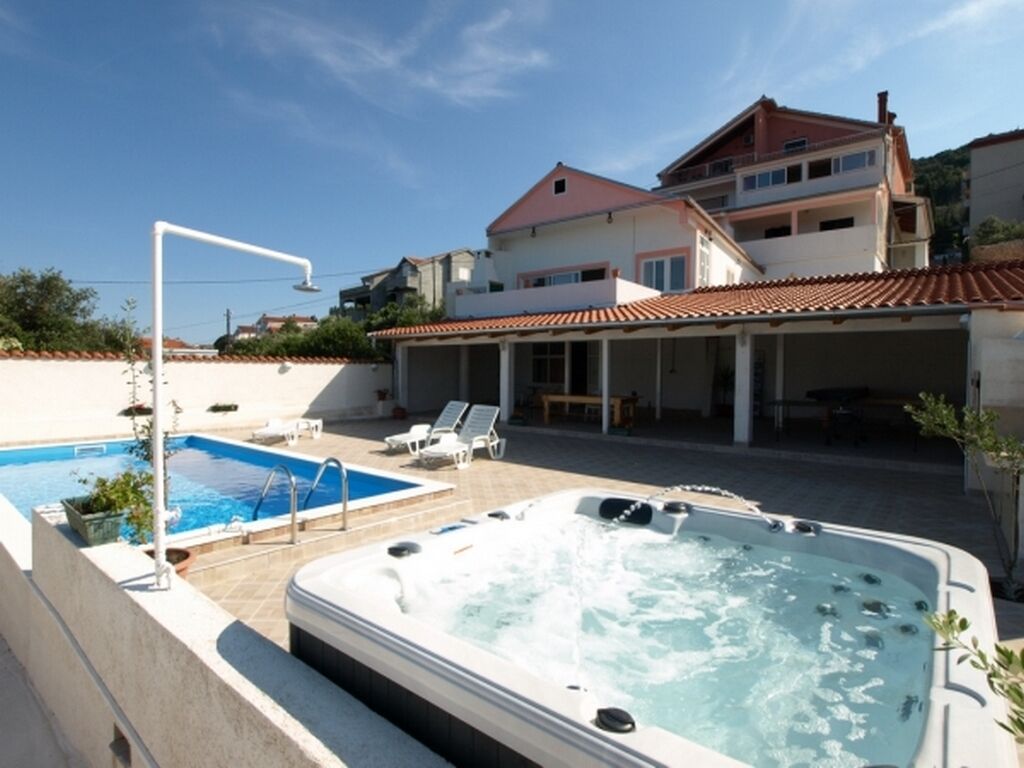 Apartmanok és Szobák Medencével Kali, Ugljan - 14083 Kali