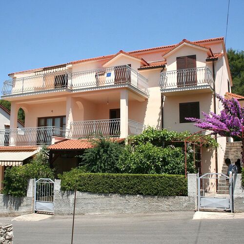 Apartmanok Parkolóhellyel Vrboska, Hvar - 4634 Vrboska