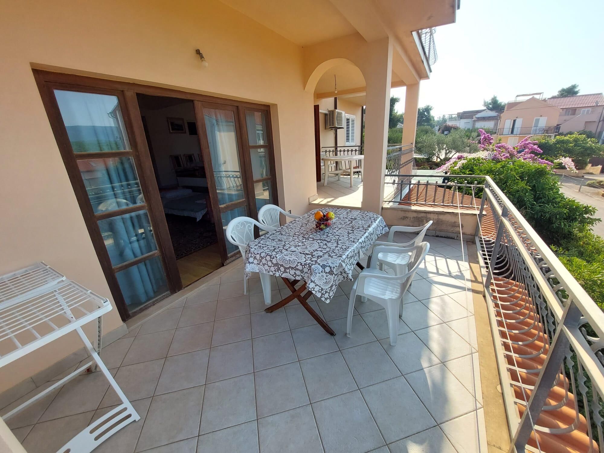 Apartmanok Parkolóhellyel Vrboska, Hvar - 4634 Vrboska