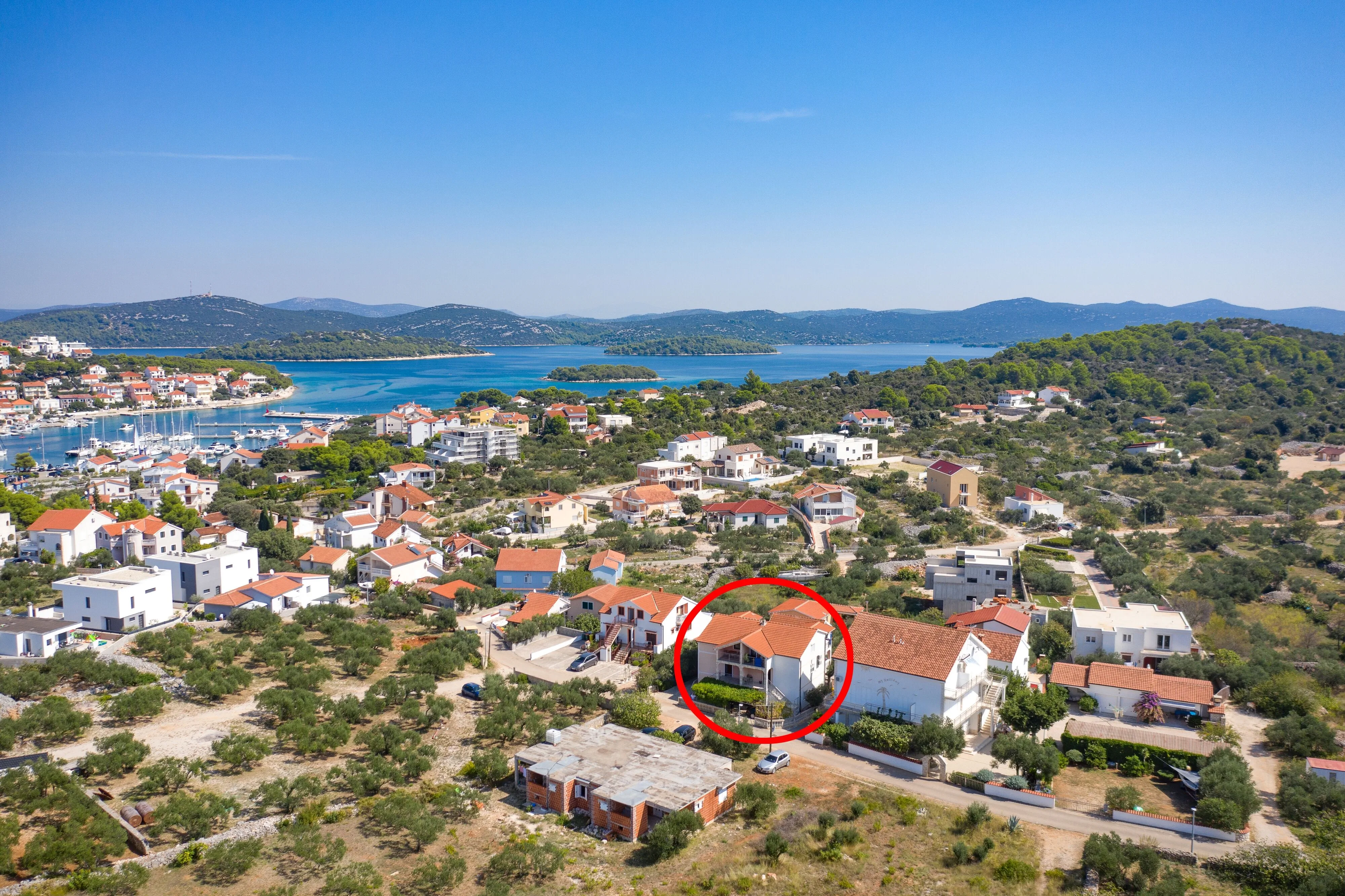 Apartments With Parking Space Jezera, Murter - 5133 Jezera