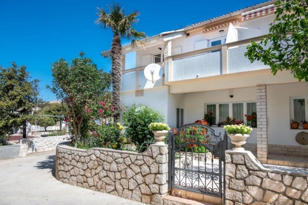 Apartmanok Parkolóhellyel Povljana, Pag - 233 Povljana
