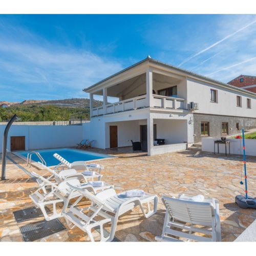 Villa More with pool and garden Rovanjska  4