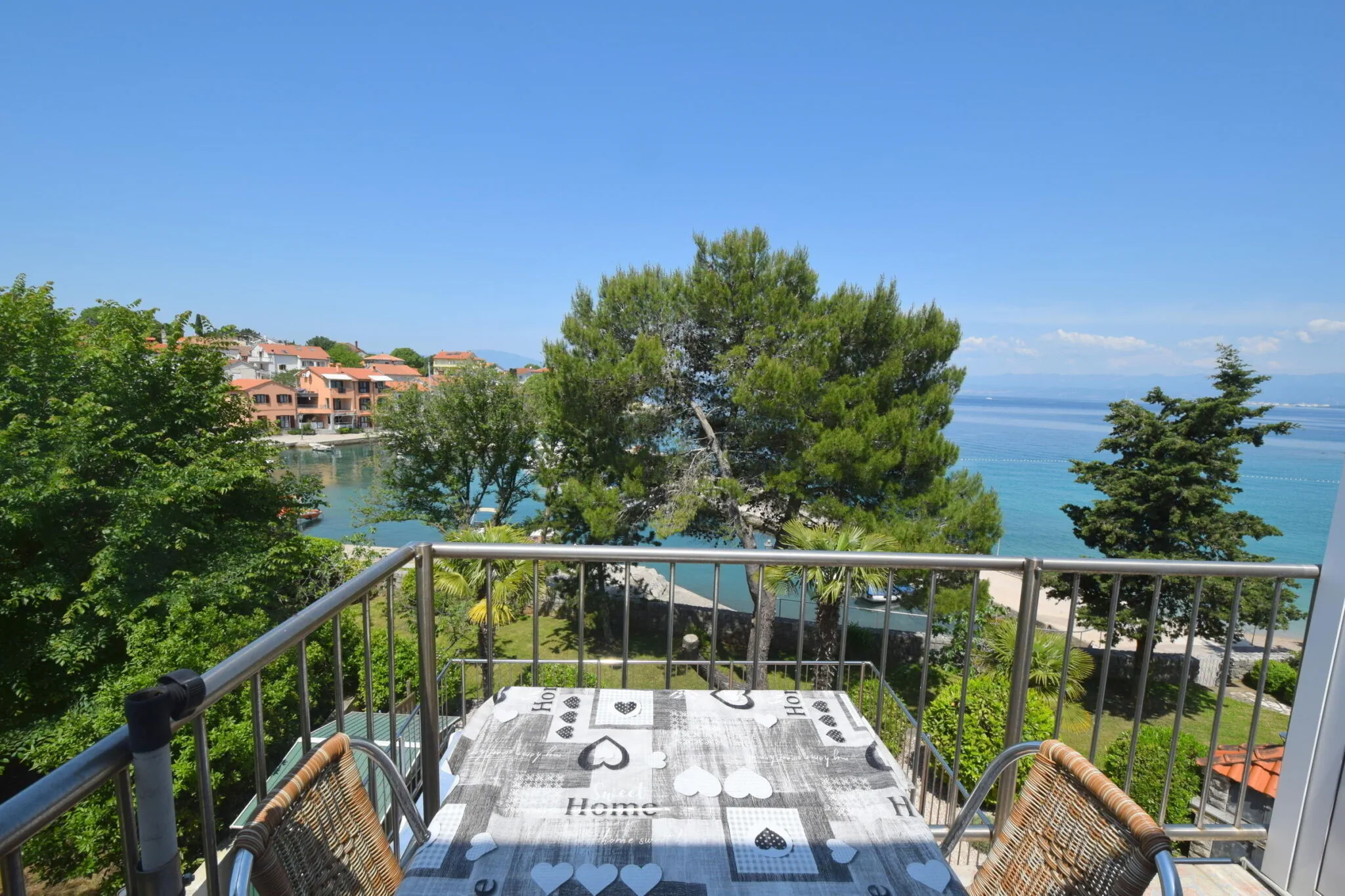 Apartments Frane Malinska