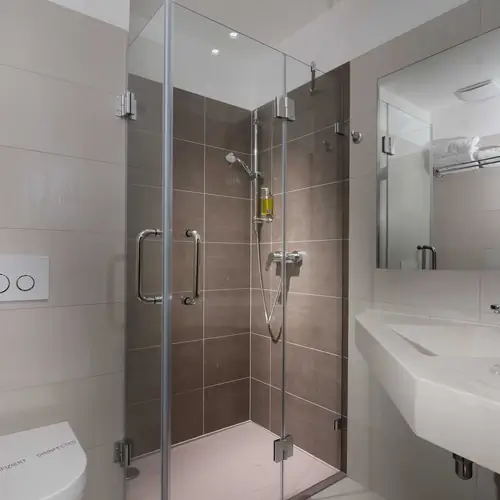 Koupelna, dvoulůžkov&yacute; pokoj Comfort