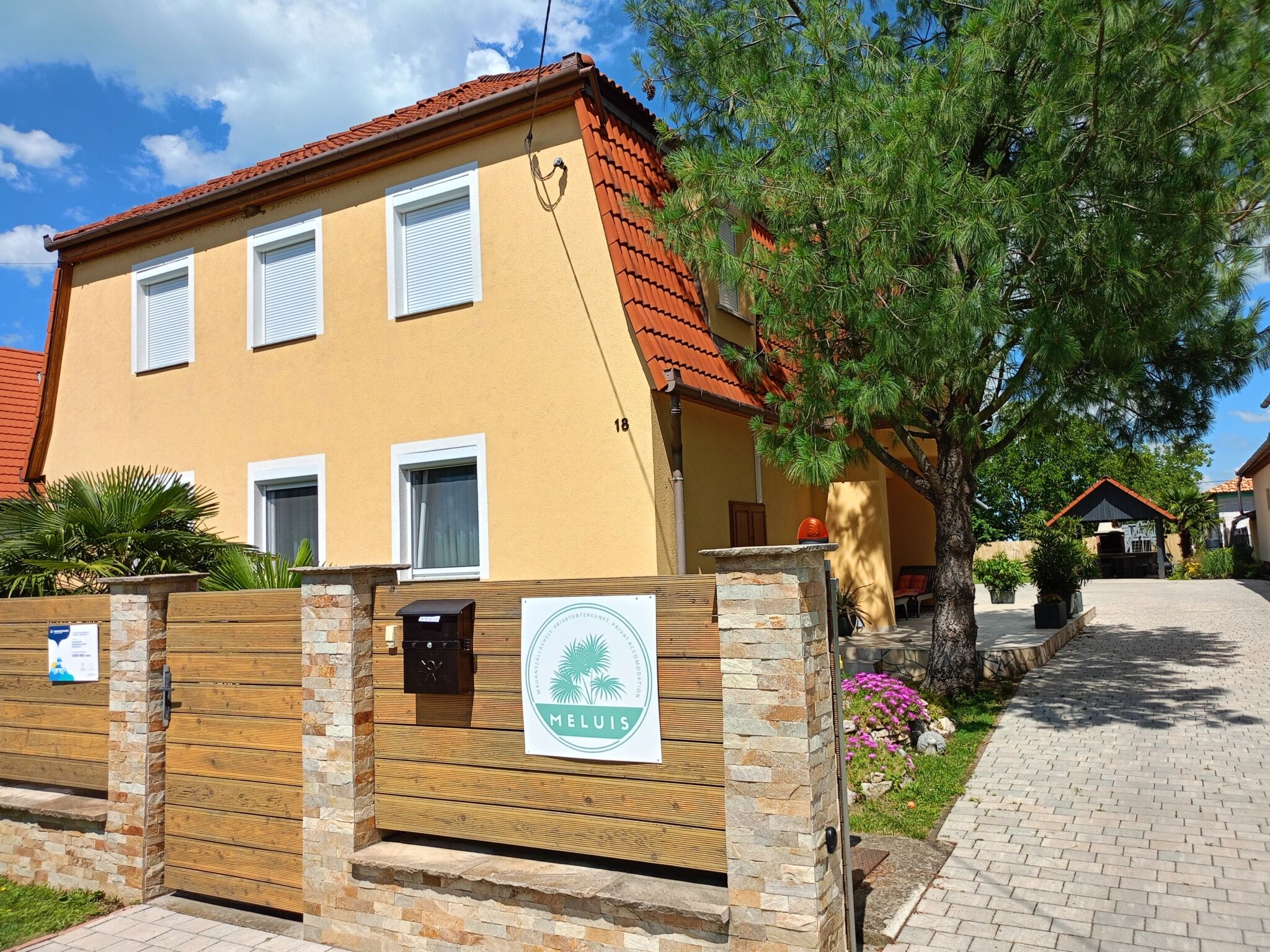 MeLuis Nyaraló Balatonkeresztúr