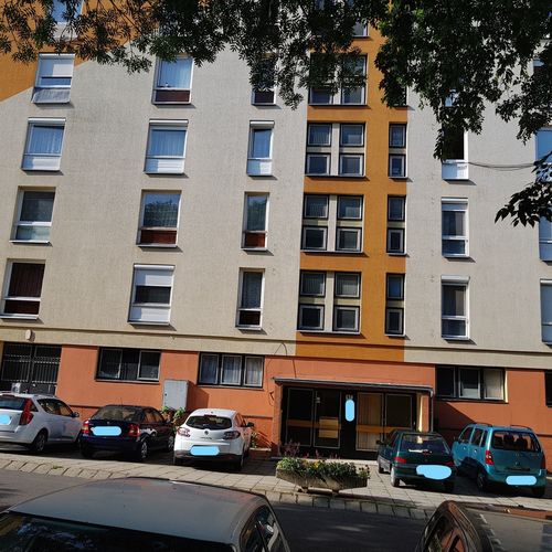 Coral Apartman bejárata Pécs? Nagy Imre út 67.