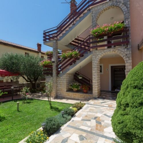 Apartmanok Parkolóhellyel Novigrad - 7135