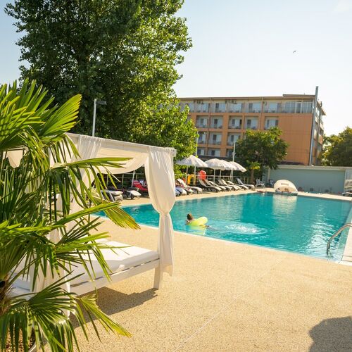 Hotel Queen Vera Mamaia