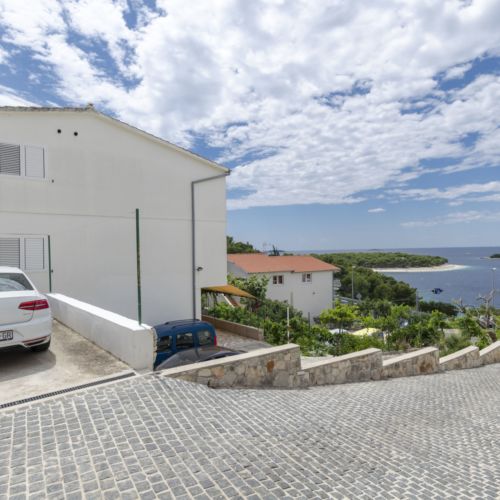 Apartments and Room Mate-Mare Primosten  2