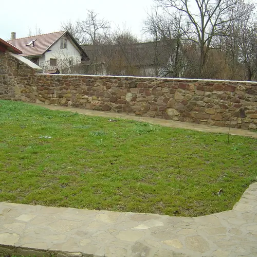 L&eacute;pcsőmentes felj&aacute;r&oacute; a teraszra