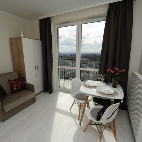 Stół, krzesła, balkon