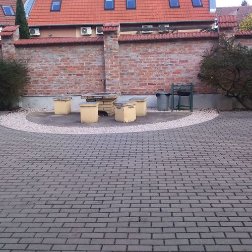 udvar