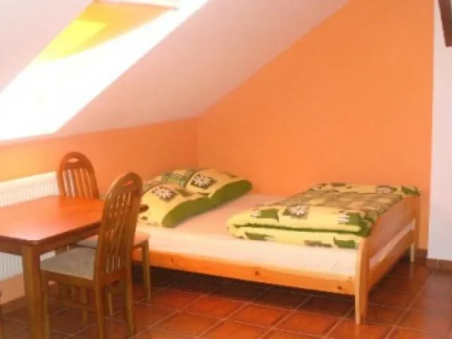 pok&oacute;j na poddaszu