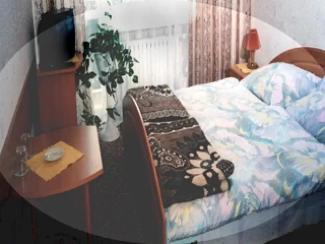 Pok&oacute;j 1 lub 2 osobowy z dużym ł&oacute;żkiem cena 60 zł za Pok&oacute;j