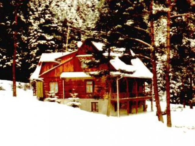 Stanica w zimowej aurze