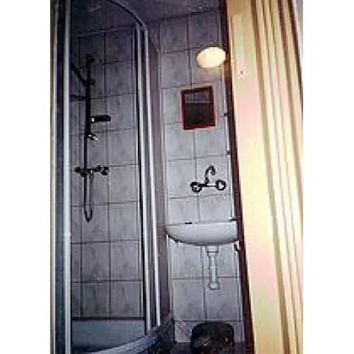 łazienka z kabiną prysznicową