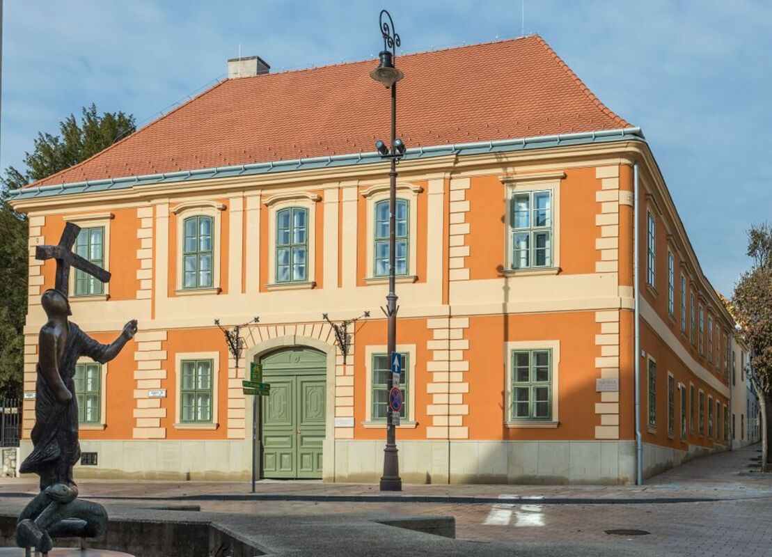 Janus Pannonius M zeum L togat k zpont K pek Le r s V lem nyek 