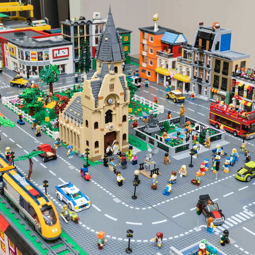 Kiállítás egyedi LEGO®-alkotásokból - A kocka el van vetve - mi meg beépítjük! | Eger