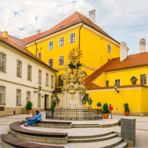 Frigyláda-szobor | Győr