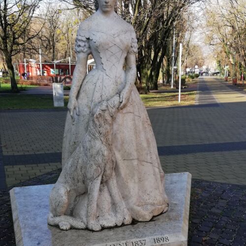 Erzsébet királyné-szobor