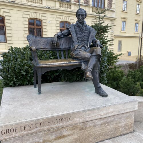 Gróf Festetics György ülőszobra | Keszthely