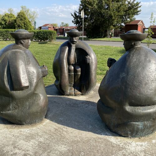 Három pásztor-szoborcsoport