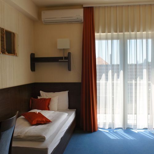 Standard Einzelzimmer mit Balkon