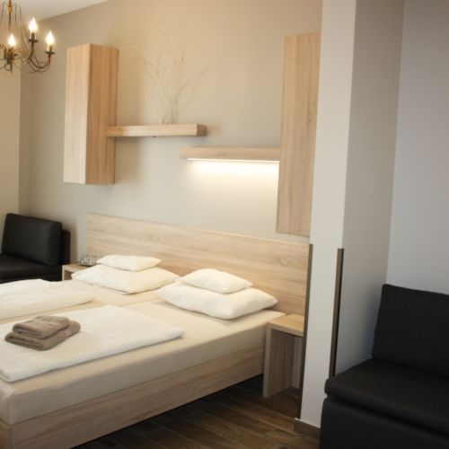 Pokój 3-osobowy na piętrze z balkonem (możliwa dostawka)