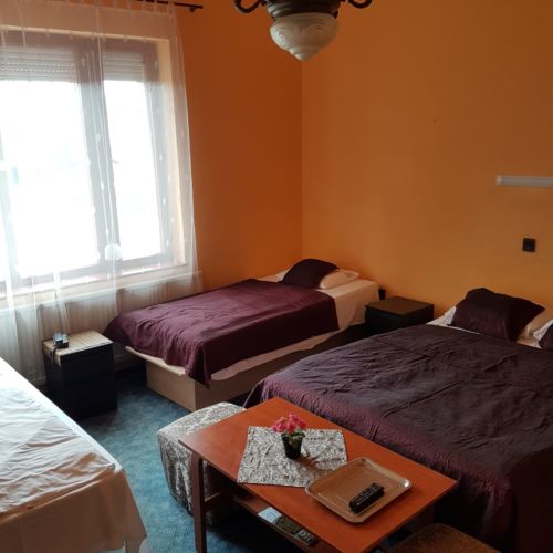 Pokój 4-osobowy Standard z łazienką