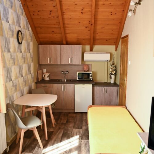 Yard View Upstairs Triple Room