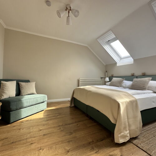 Pokój 2-osobowy na piętrze z prysznicem (możliwa dostawka)