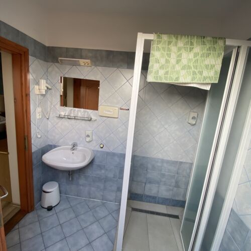 Upstairs Quadruple Room ensuite