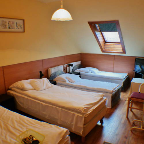 Vierbettzimmer mit Klimaanlage