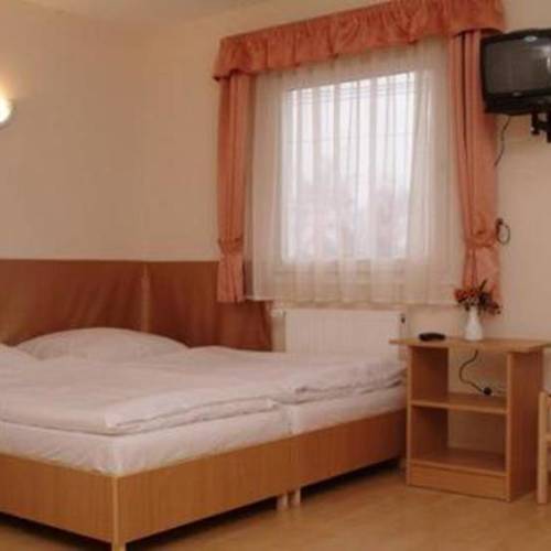 Camera tripla la etaj