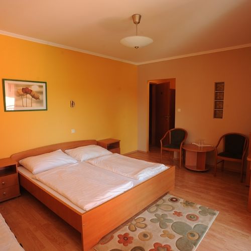 Standard Pokoj s manželskou postelí na poschodí (s možností přistýlky)