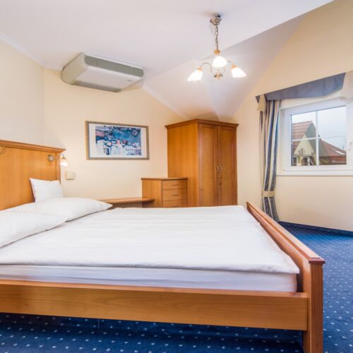 Pokoj s manželskou postelí