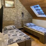 Izba s klimatizáciou s manželskou posteľou s výhľadom na les (s možnosťou prístelky)