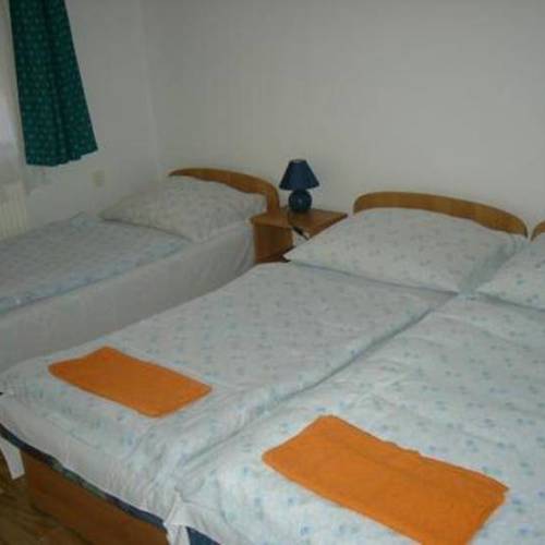 Pokoj pro 4 os. s výhledem do dvora na přízemí