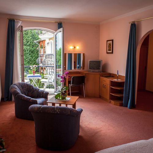 Camera tripla classic cu balcon (se poate solicita pat suplimentar)