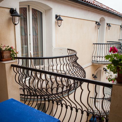 Camera cvadrupla superior cu balcon (se poate solicita pat suplimentar)