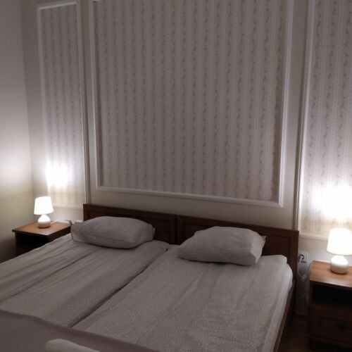 Camera twin standard la etaj