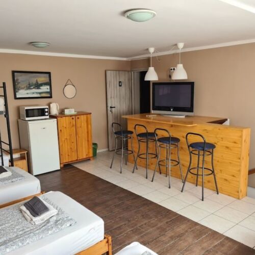 Tourist 5 Person Room with Shower