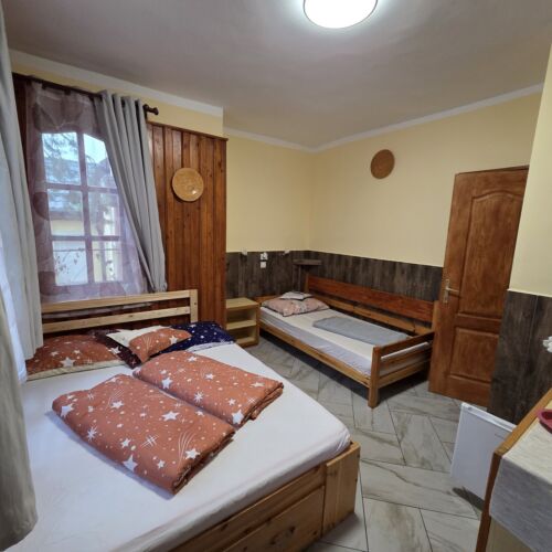 Standard Dreibettzimmer Parterre