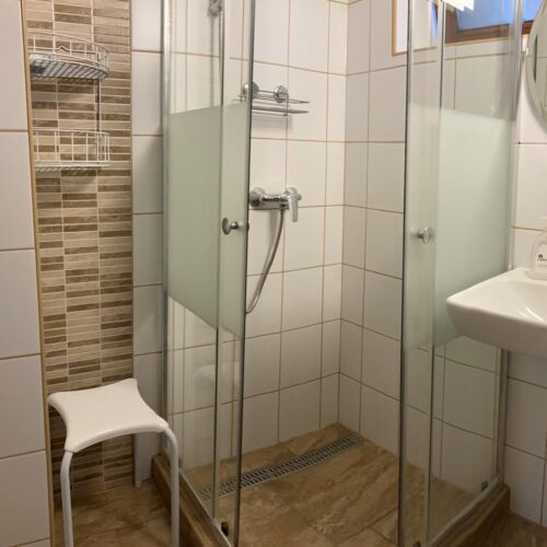 Apartament confort cu vedere spre curte cu 2 camere pentru 4 pers.