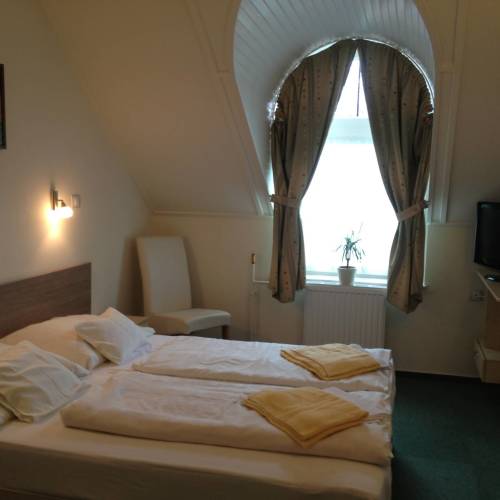 Standard Plus Upstairs Twin Room (extra bed available)