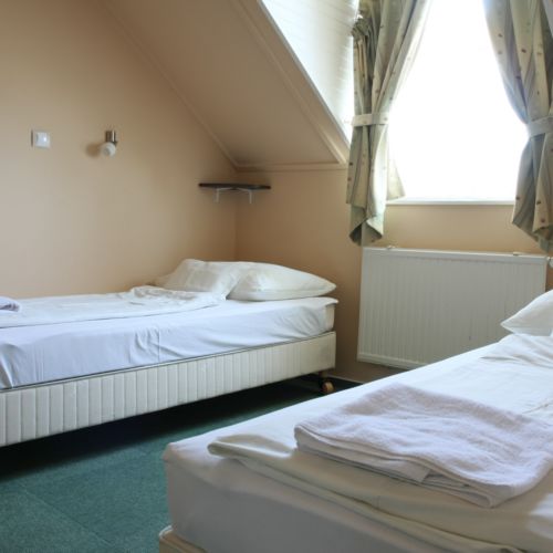 Standard Plus Upstairs 2-Room Apartment for 4 Persons