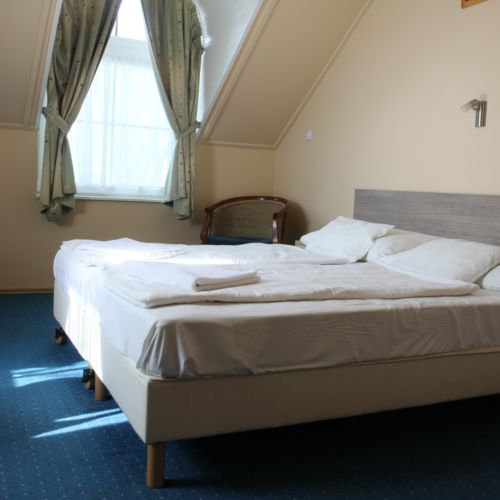 Panoramic Upstairs 2-Room Apartment for 4 Persons (extra bed available)