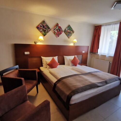 Yard View Upstairs 2-Room Apartment for 4 Persons